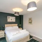 Rosie's Retreat * Filey